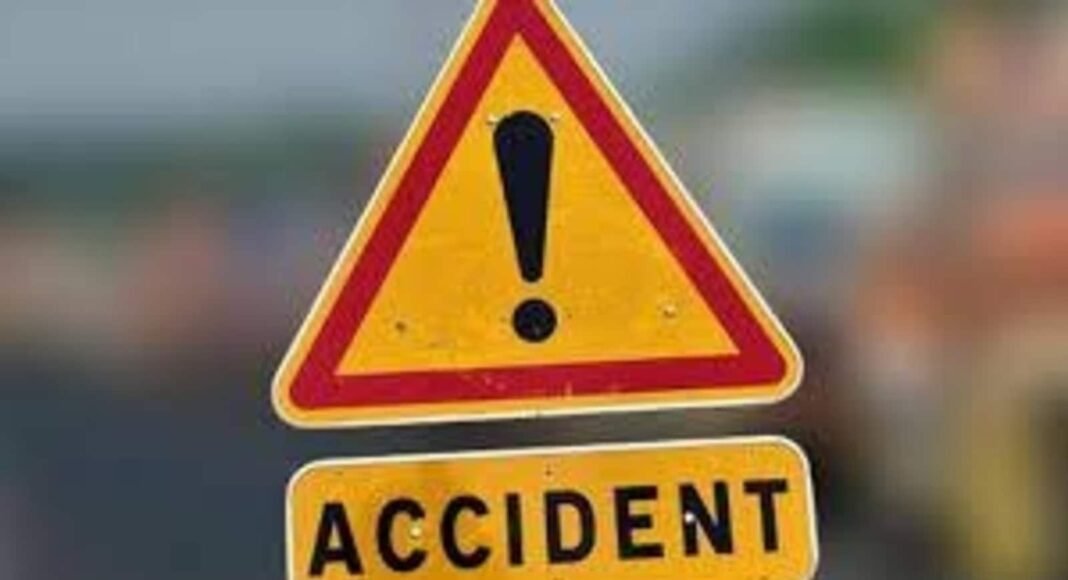 लाखीसराय में ट्रकों के टक्कर में चालक की मौत