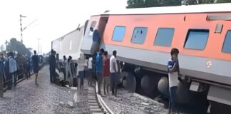 UP Train Accident: यूपी के गोंडा में बड़ा रेल हादसा, चंडीगढ़ एक्सप्रेस के कई डिब्बे पटरी से उतरे, 04 लोगों की मौत, रेस्क्यू जारी Dibrugarh Express Train Accident
