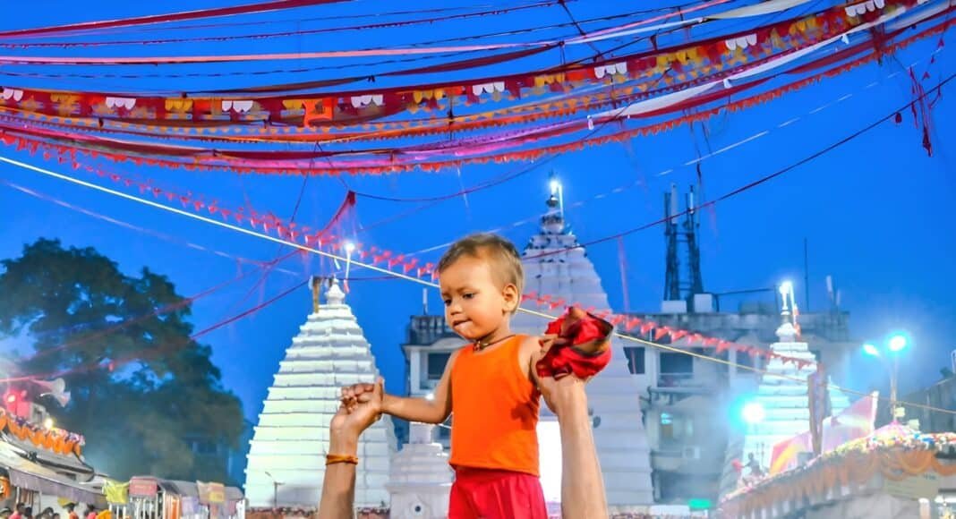 बाबा बैद्यनाथ धाम में कांवरियों की भीड़