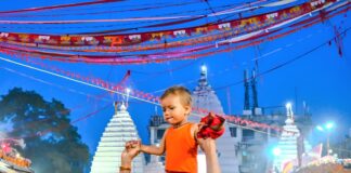 बाबा बैद्यनाथ धाम में कांवरियों की भीड़