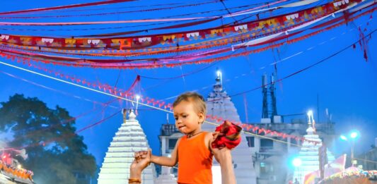 बाबा बैद्यनाथ धाम में कांवरियों की भीड़