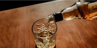 शराब पीने के आरोप में पांच लाख लोग पकड़ाए