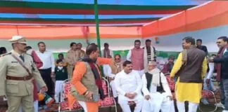 JDU MLA Video: झंडोत्तोलन के समय कुर्सी पर बैठने को लेकर JDU MLA गोपाल मंडल ने किया बवाल, SDPO ने मामले को कराया शांत JDU MLA