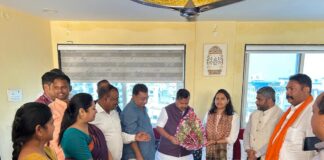 मेयर आवास पर पहुंचे यूडीएचडी मंत्री