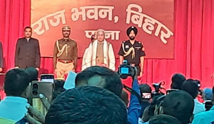 राज्यपाल ने 7 विधायकों को दिलाया शपथ