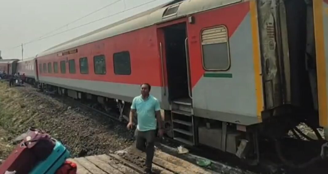 ओडिशा में डीरेल हुई कामाख्या एक्सप्रेस