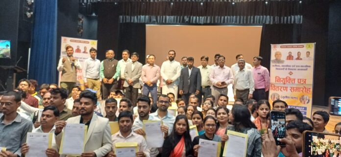 भागलपुर में शिक्षकों को मिला नियुक्ति