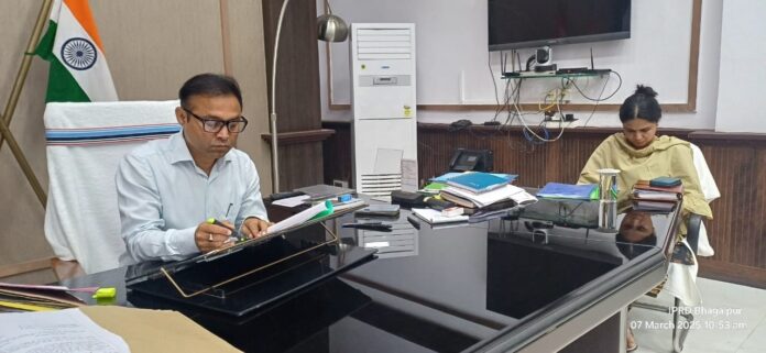 भागलपुर डीएम ने खनिज रॉयल्टी जमा करने को लेकर की बैठक