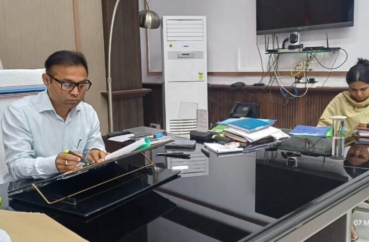 भागलपुर डीएम ने खनिज रॉयल्टी जमा करने को लेकर की बैठक