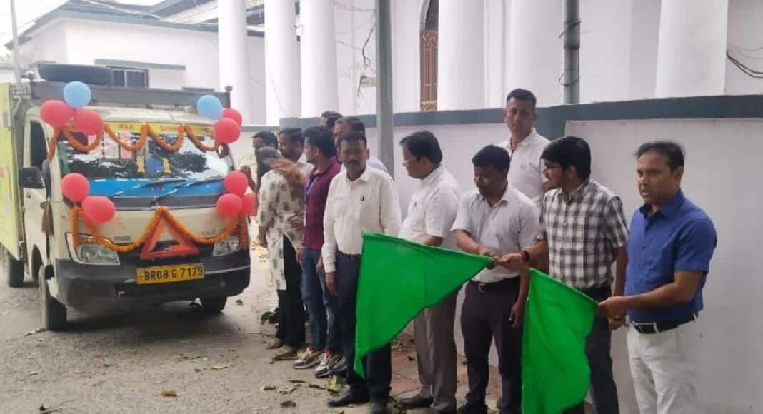 प्रचार वाहन को किया रवाना