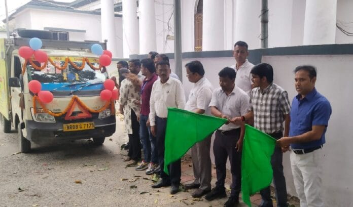 प्रचार वाहन को किया रवाना