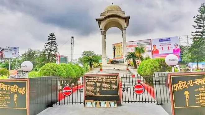 नगर निगम की हाइवा ने रैपिडो सवार युवती को कुचला नगर निगम की हाइवा ने रैपिडो सवार युवती को कुचला