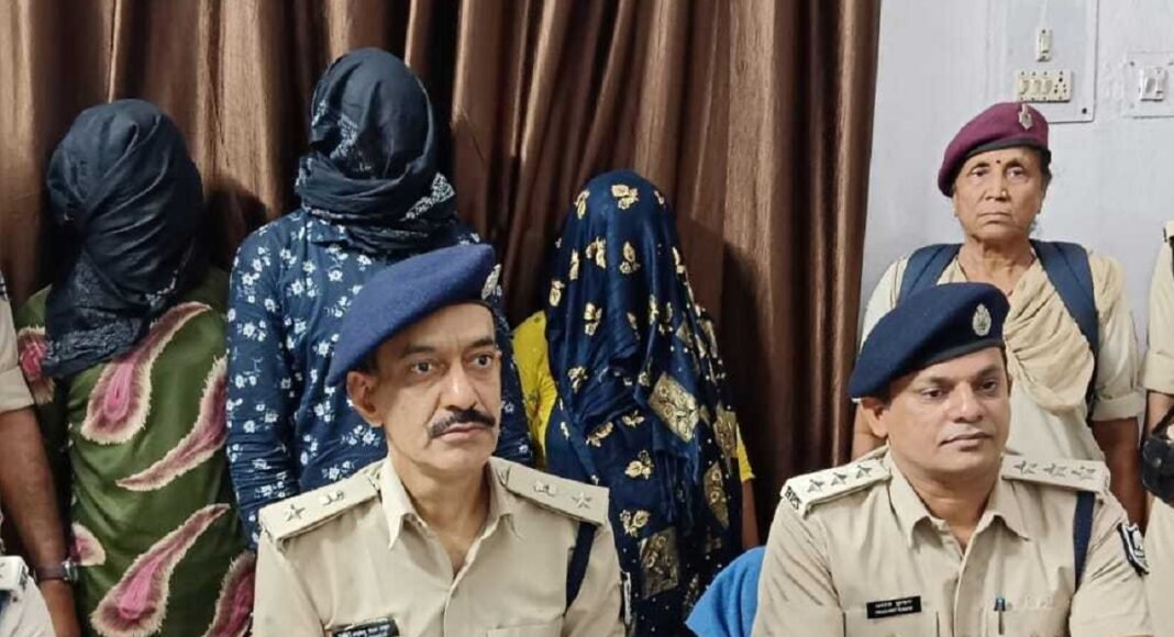 फरक्का एक्सप्रेस से कछुआ के साथ चार तस्कर गिरफ्तार
