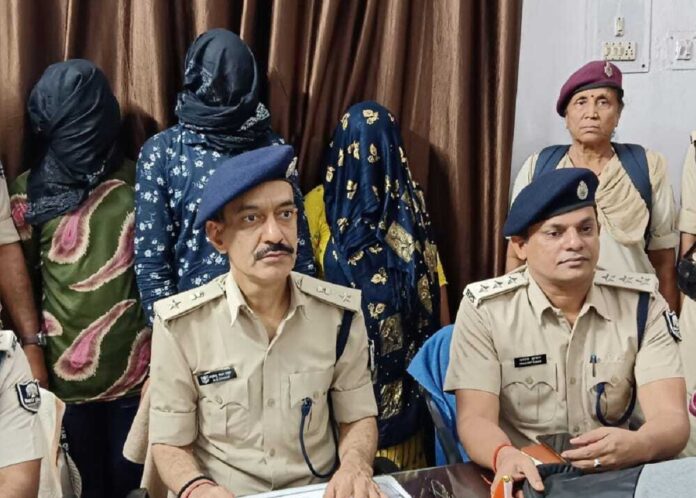 फरक्का एक्सप्रेस से कछुआ के साथ चार तस्कर गिरफ्तार