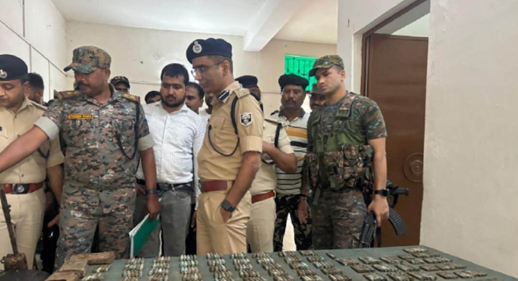 गया में बरामद भारी मात्रा में हथियार और विस्फोटक