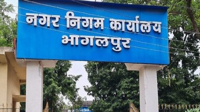 भागलपुर निगम प्रशासन ने अवैध होर्डिंग हटाने का दिया निर्देश