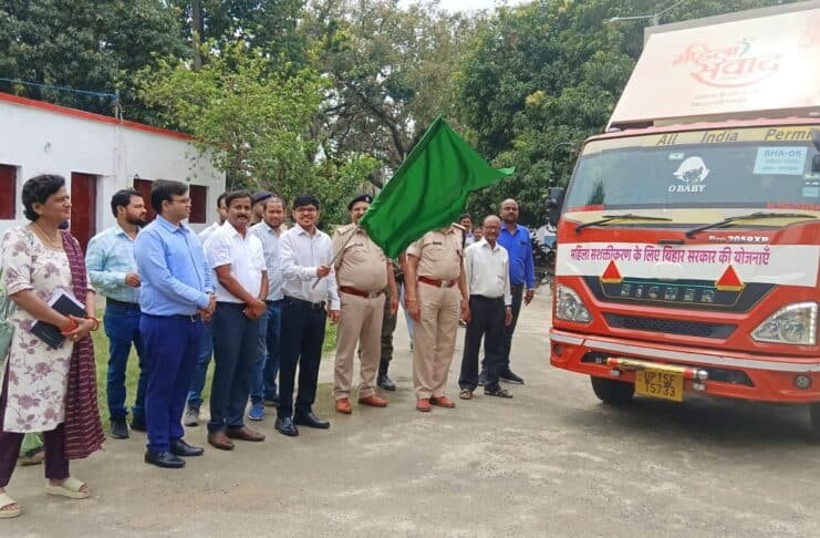 भागलपुर DDC ने महिला संवाद रथ को दिखाई हरी झंडी