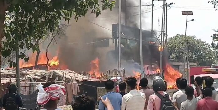 भागलपुर में लगी भीषण आग