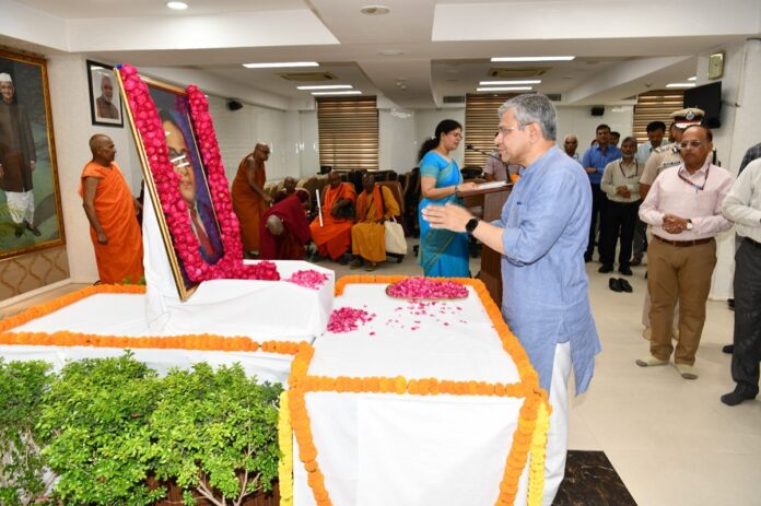 रेल मंत्री ने दी श्रद्धांजलि