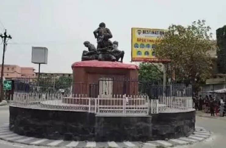 घर में घुसा अनियंत्रित ट्रक, महिला की मौत