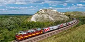 Farakka Express : महाराजपुर के पास न्यू फरक्का एक्सप्रेस का इंजन फेल, दो घंटे ठप रहा परिचालन महाराजपुर के पास न्यू फरक्का एक्सप्रेस का इंजन फेल