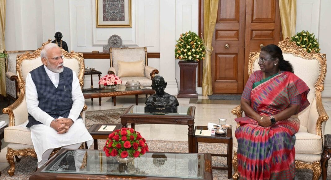 ऑपरेशन सिंदूर की सफलता के बाद राष्ट्रपति से मिले पीएम मोदी