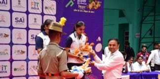 बैडमिंटन विजेता सम्मानित