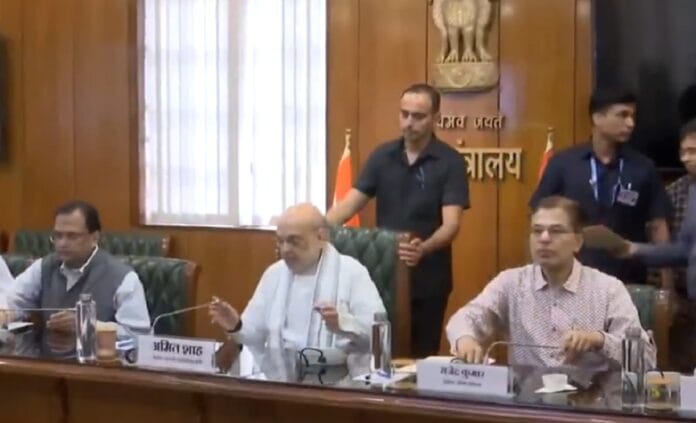 गृह मंत्री शाह ने की हाई-लेवल मीटिंग