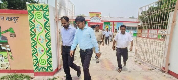 डीडीसी ने किया नवगछिया प्रखंड कार्यालय का निरीक्षण