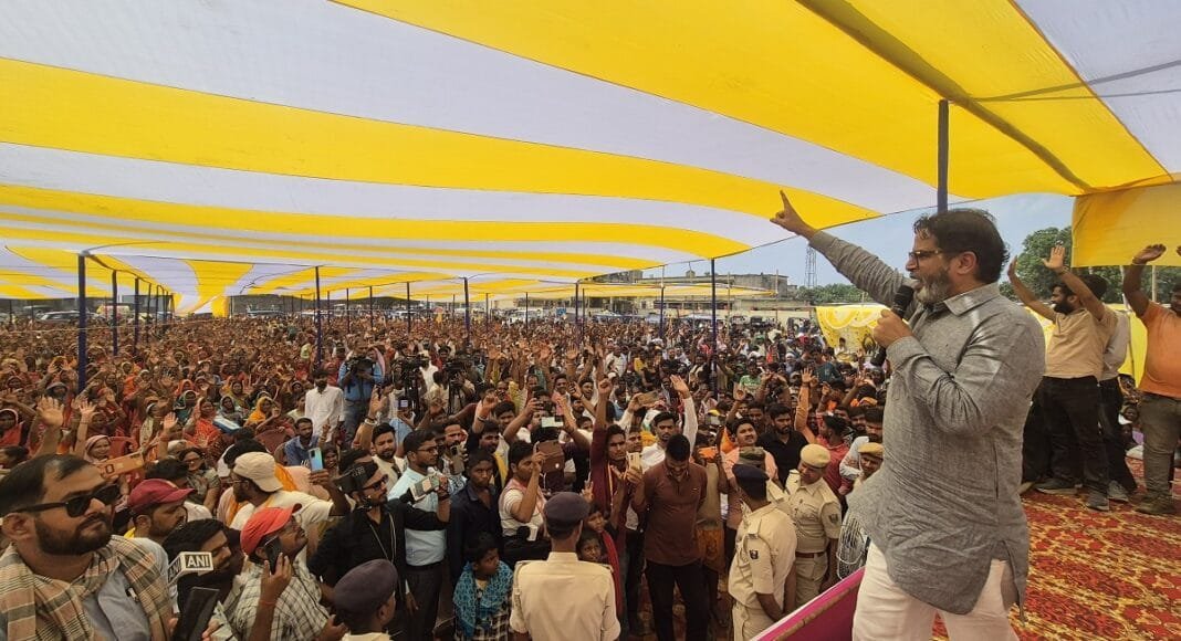 नवगछिया प्रखंड में जनसभा को संबोधित करते प्रशांत किशोर