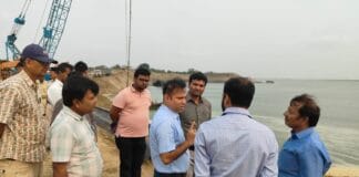 भागलपुर डीएम ने तटबंध निर्माण कार्य का लिया जायजा