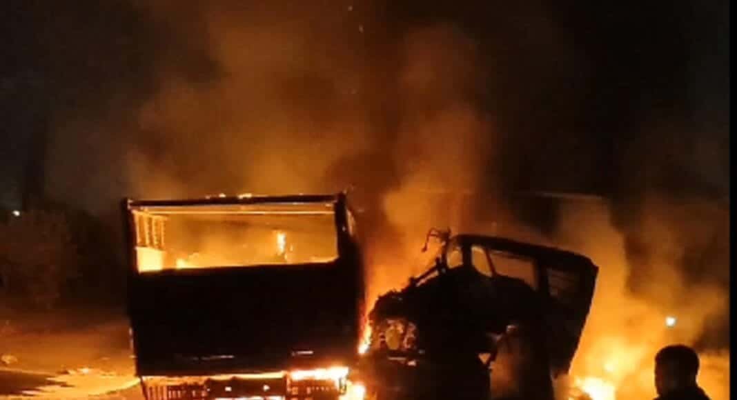 भागलपुर में वाहनों की भीषण टक्कर में लगी आग