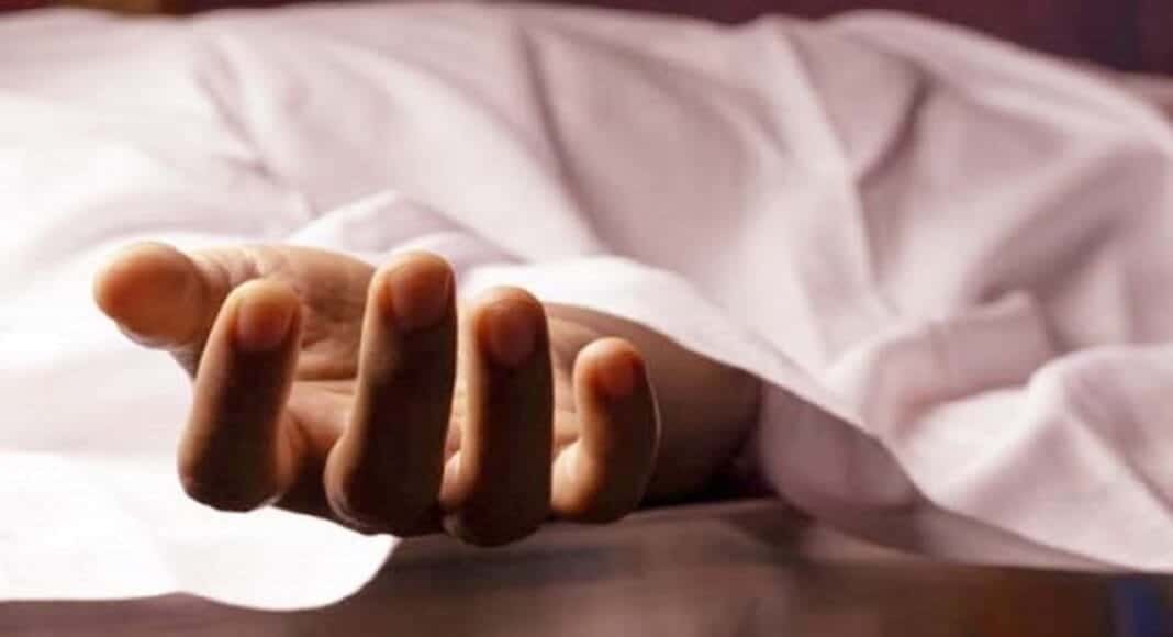 महिला ने जहरीला पदार्थ खाकर अपनी जान दे दी.