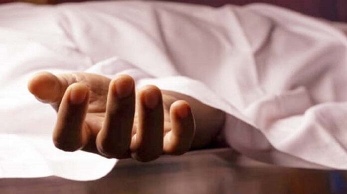 महिला ने जहरीला पदार्थ खाकर अपनी जान दे दी.