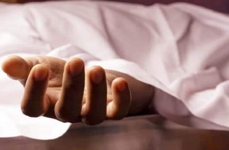 महिला ने जहरीला पदार्थ खाकर अपनी जान दे दी.