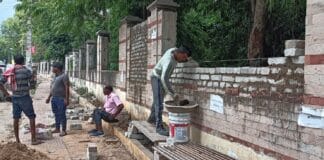 भागलपुर में सैंडिस कंपाउंड की दुरुस्त होने लगी सुरक्षा दीवार