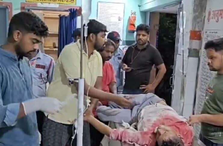 टोटो रोक सिर पर चाकू से किया वार