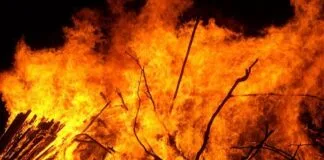 Muzaffarpur News: भीषण अग्निकांड में आधा दर्जन से अधिक घर राख, लाखों की संपत्ति का नुकसान