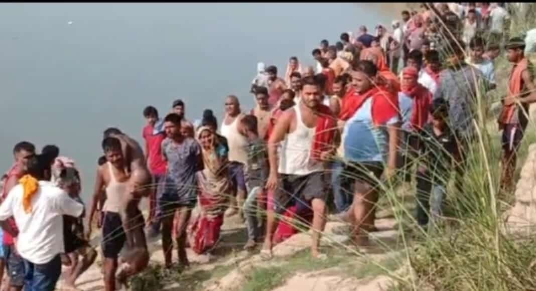 सुलतानगंज में गंगा स्नान करने के दौरान दो बच्चे डूबे.