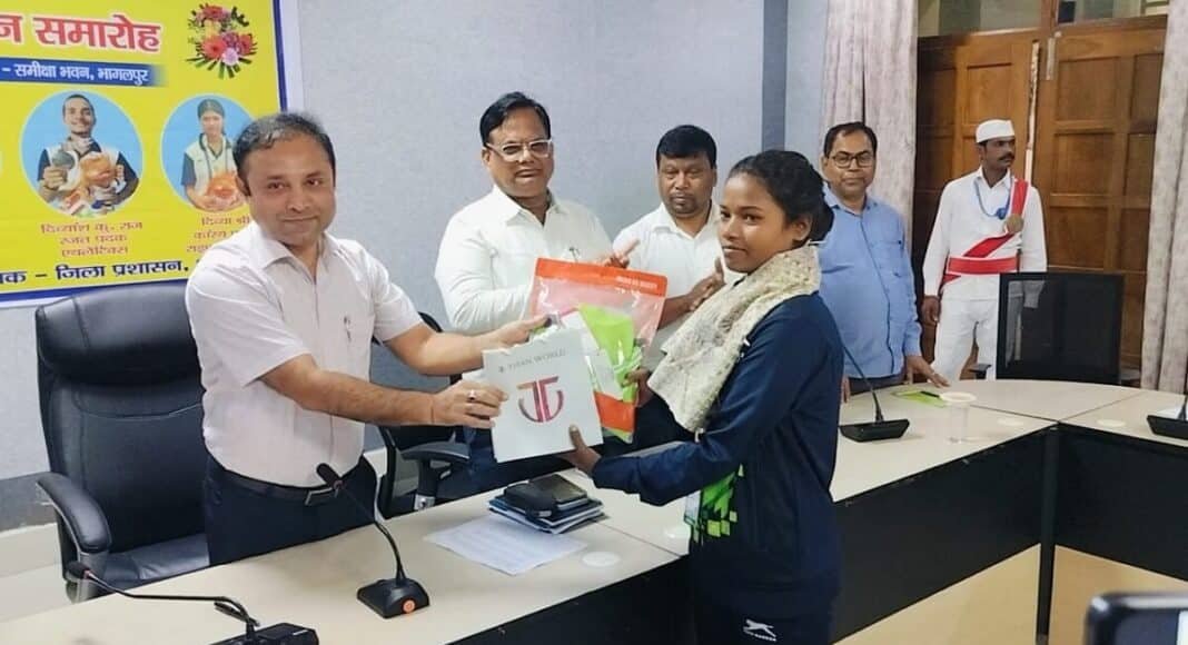 पदकवीर खिलाड़ियों और पत्रकारों को मिला सम्मान