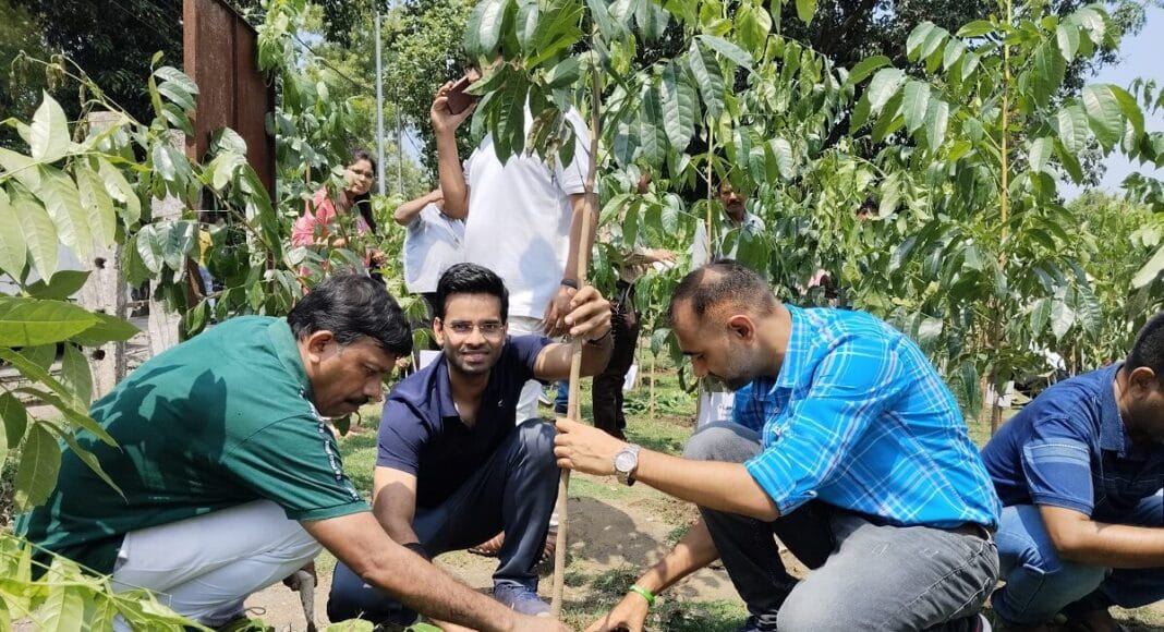 मालदा रेल मंडल ने पर्यावरण को दिया 'हरा उपहार'