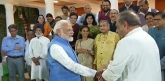 PM आवास पर खास शाम; थरूर से बातचीत, मनीष से चर्चा और आनंद के साथ ठहाके, देखें वीडियो PM मोदी वीडियो