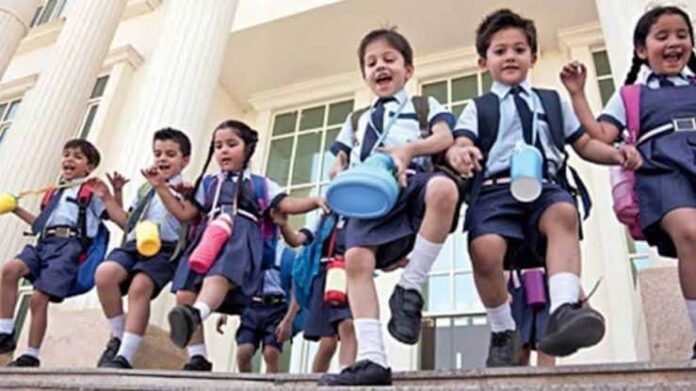 स्कूलों में लौटी रौनक