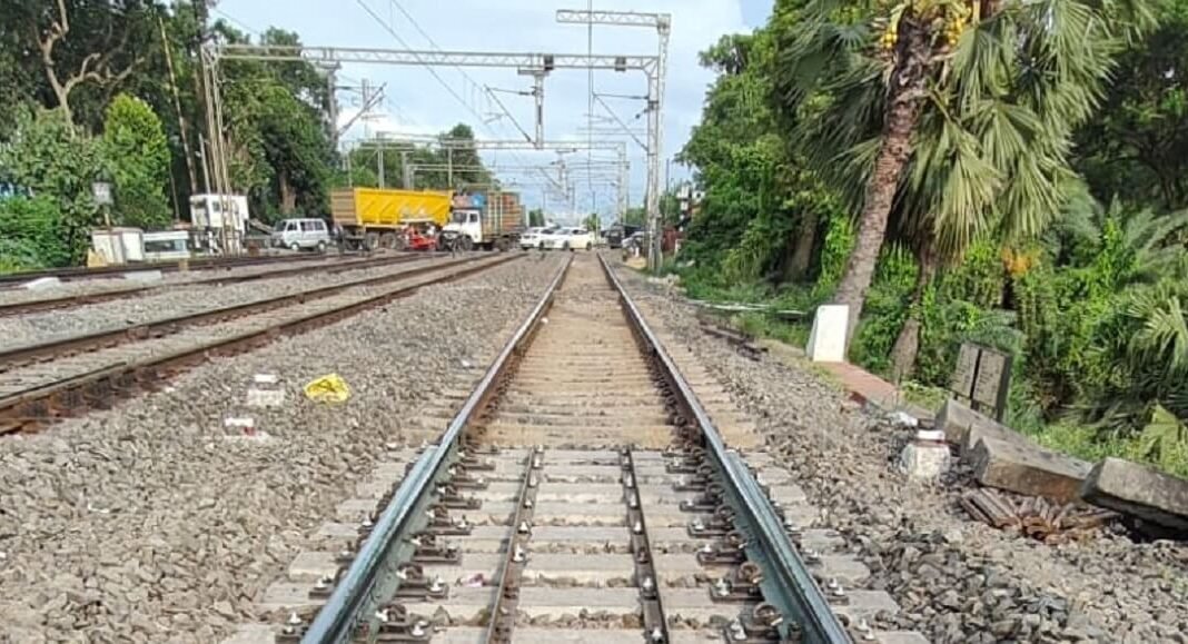 हावड़ा डिवीजन में रेलवे ट्रैक पर हाईटेक सुधार