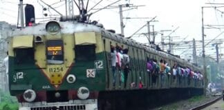 दीवाली-छठ के मौके पर रेलवे और बस यातायात में भीड़