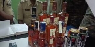 धान के बोरे में छिपाकर ला रहे थे शराब