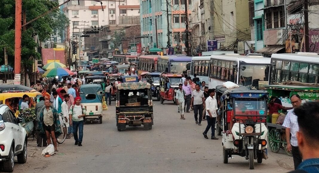 लोहिया पुल-स्टेशन चौक के बीच तीसरा अवैध स्टैंड खुला