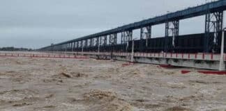 फरक्का बराज के खोले गए सभी गेट