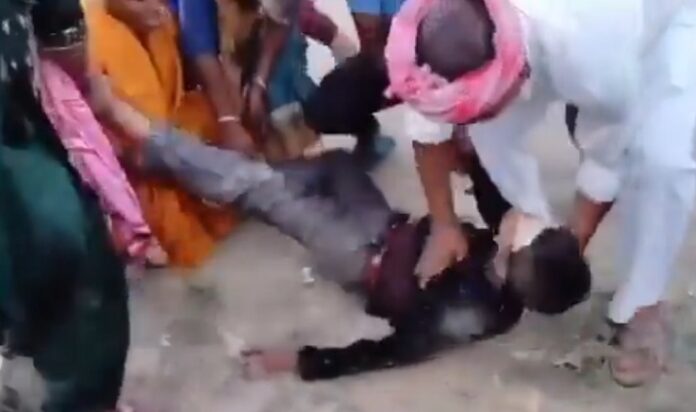 मुहर्रम जुलूस में दौड़ा मौत का करंट