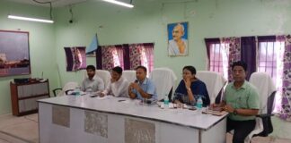 बीएलओ सुपरवाइजरों के साथ DM की बैठक